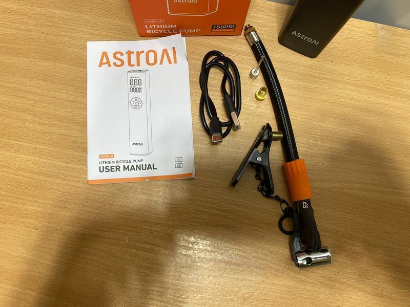 Акумуляторний компресор AstroAI L8 150PSI з LCD-дисплеєм та LED-ліхтариком a8-29 фото